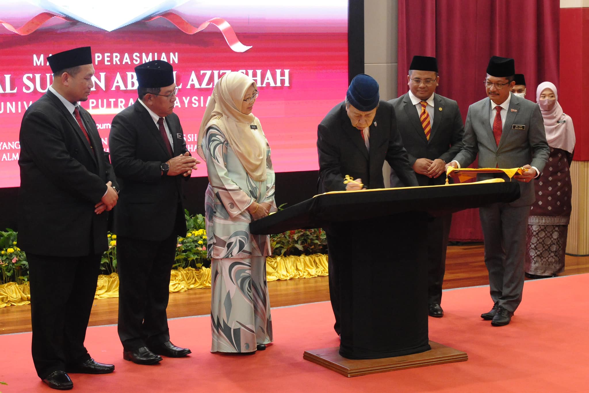 HIS ROYAL HIGHNESS, THE CHANCELLOR OF UPM OFFICIATES HSAAS UPM